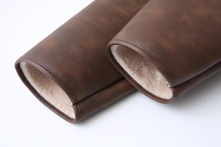 Manteau Élégance Cachemire en Cuir avec Col en Fourrure et Ceinture