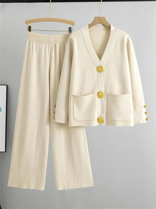 Léa Chic Knitted Set with Golden Details