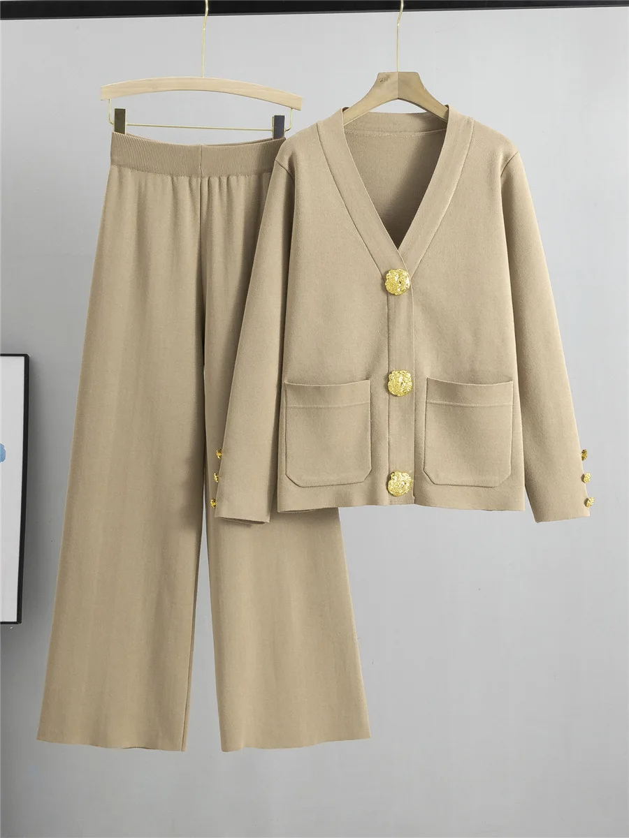 Léa Chic Knitted Set with Golden Details