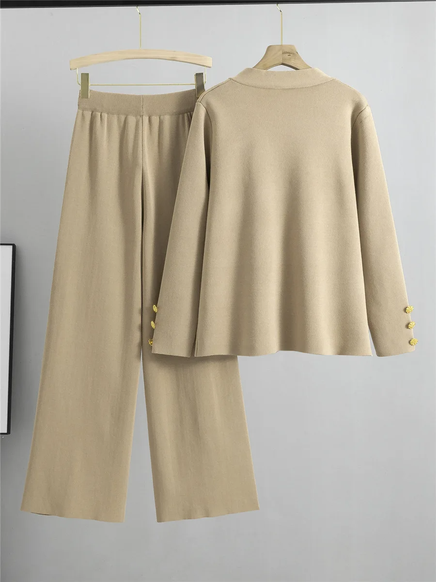 Léa Chic Knitted Set with Golden Details