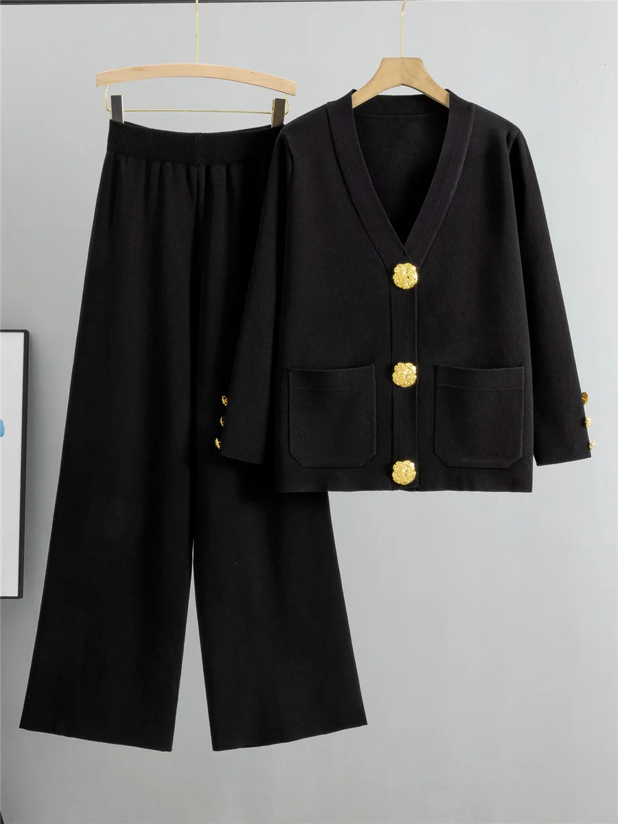 Léa Chic Knitted Set with Golden Details