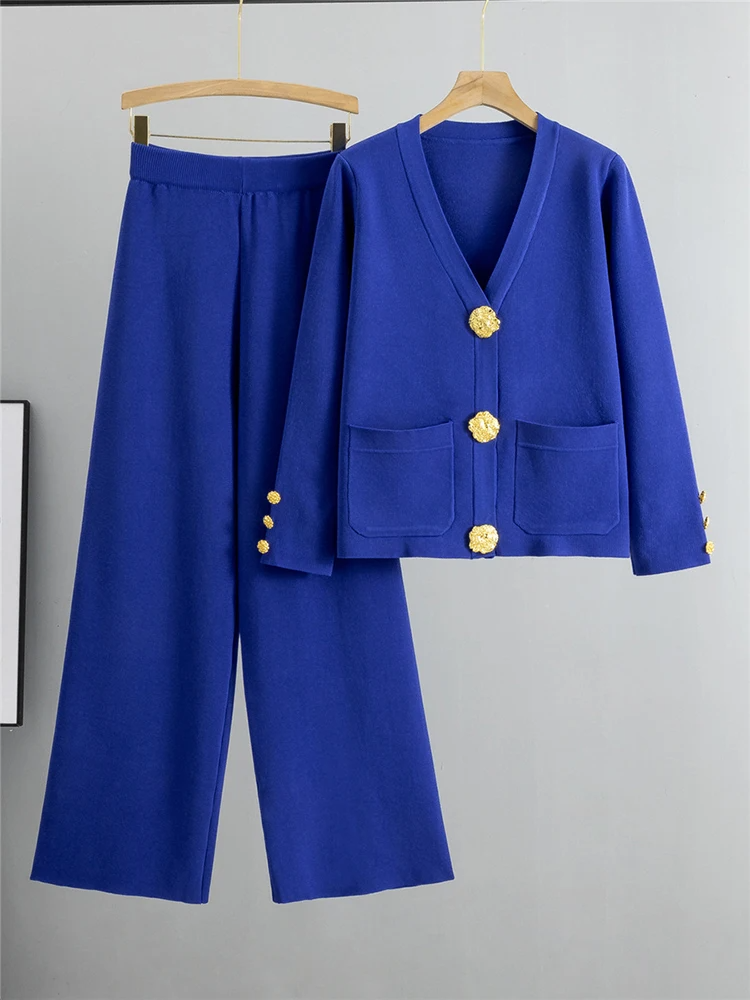Léa Chic Knitted Set with Golden Details