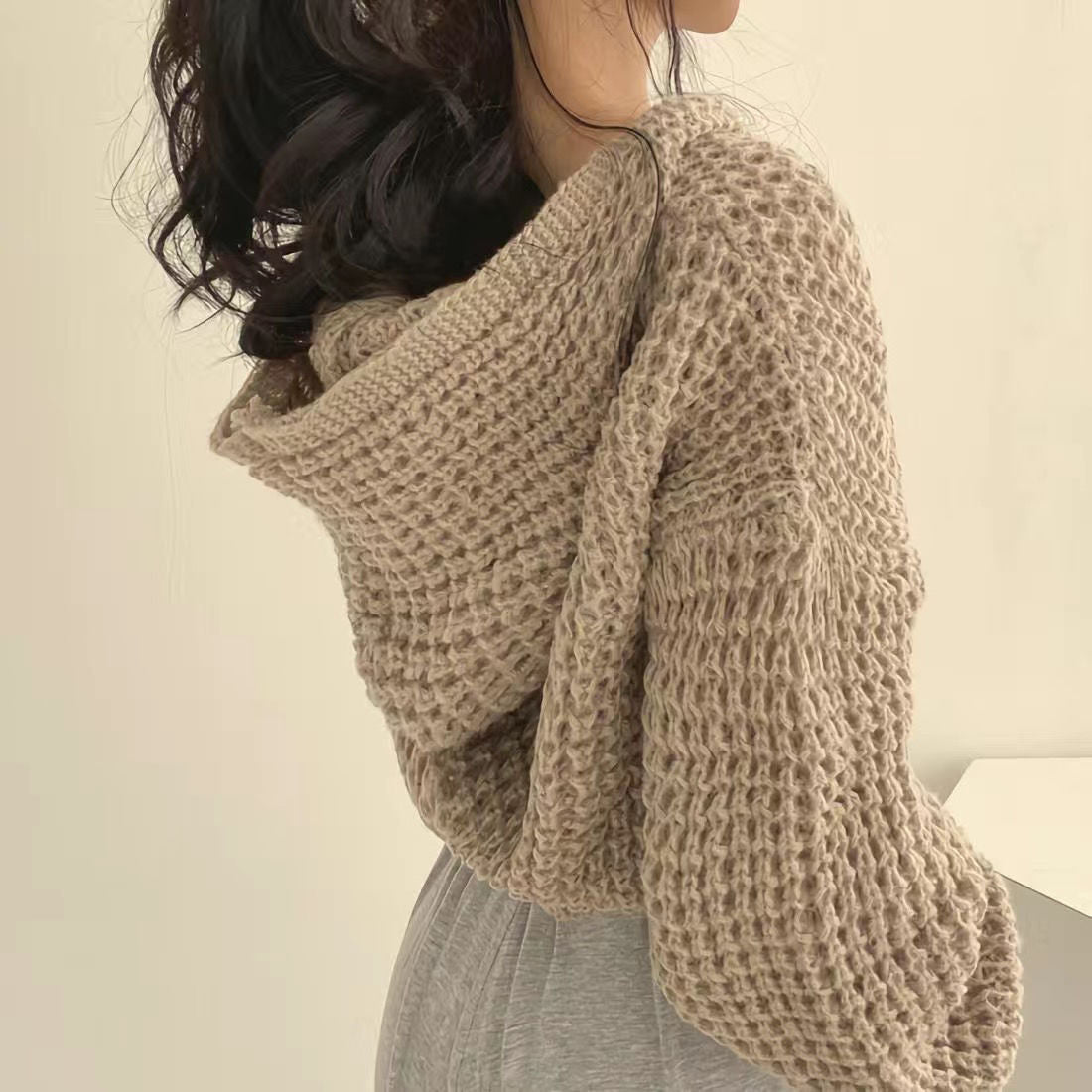Veste Pull Court à Capuche Femme – Coupe Ample