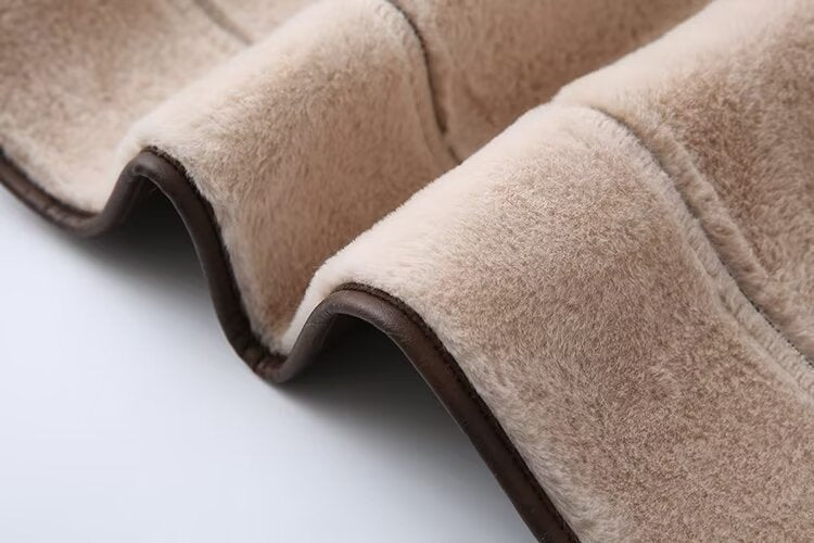 Manteau Élégance Cachemire en Cuir avec Col en Fourrure et Ceinture
