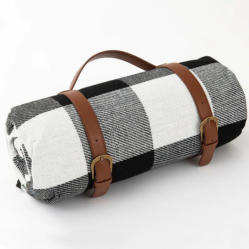 Lunara – Foldable and Waterproof Checkered Picnic Blanket