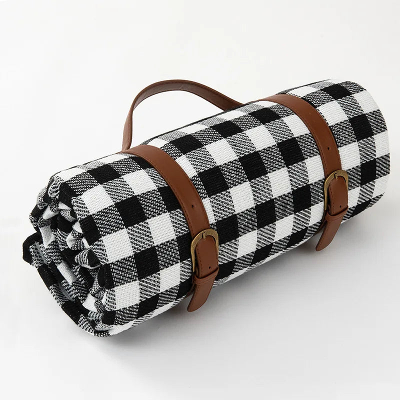 Lunara – Foldable and Waterproof Checkered Picnic Blanket
