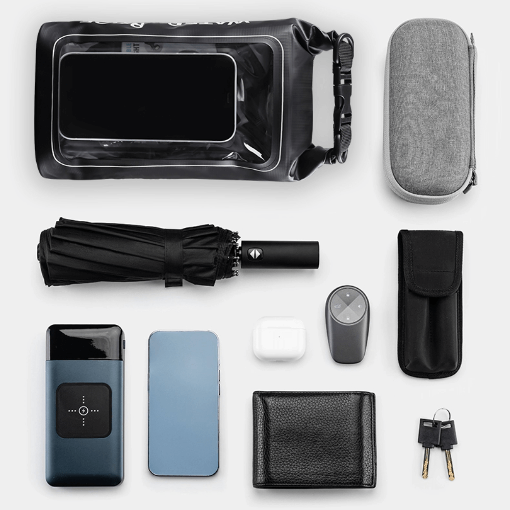 AquaShield – Universal Waterproof Smartphone Pouch